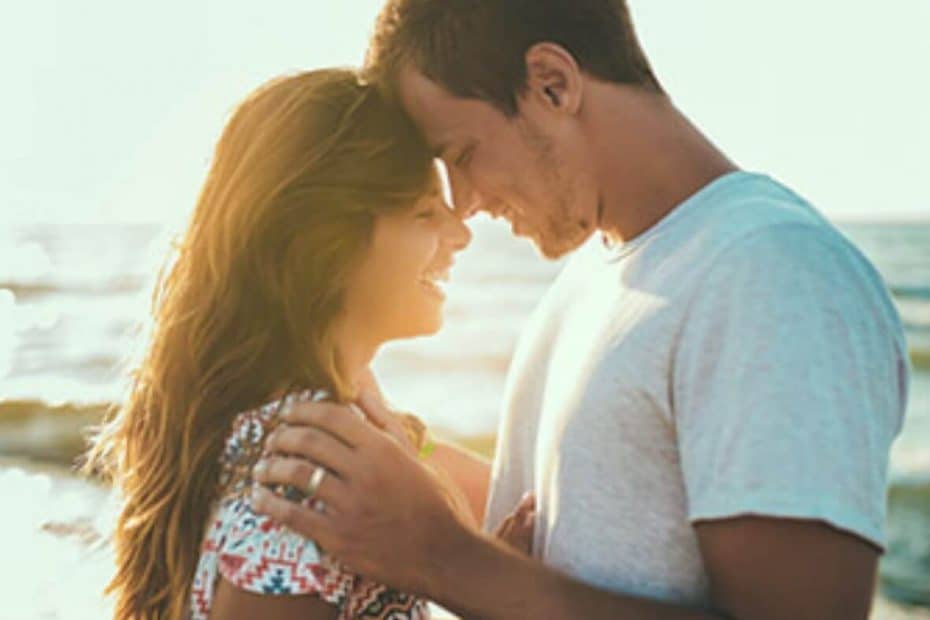 Abrazo de pareja